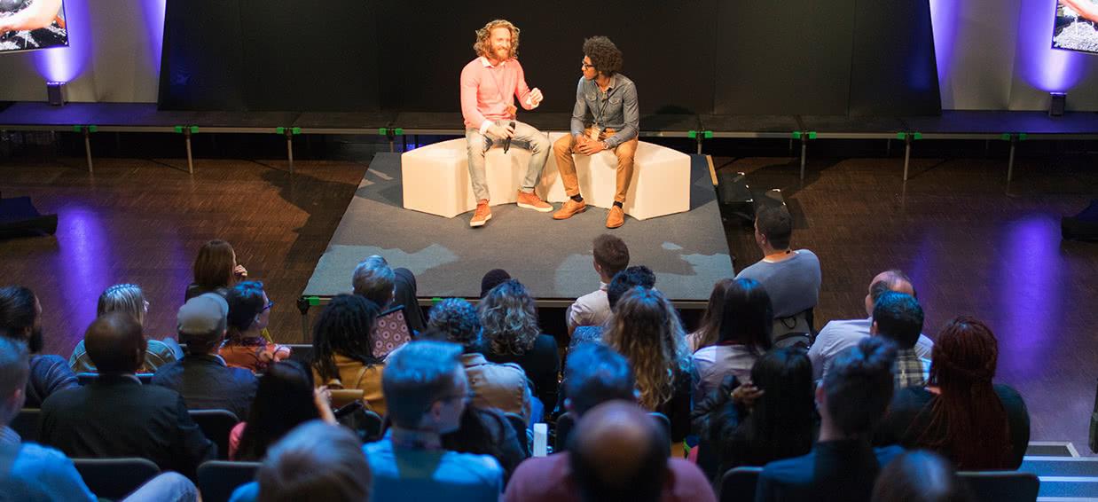 Lezing met publiek tijdens een zakelijk event