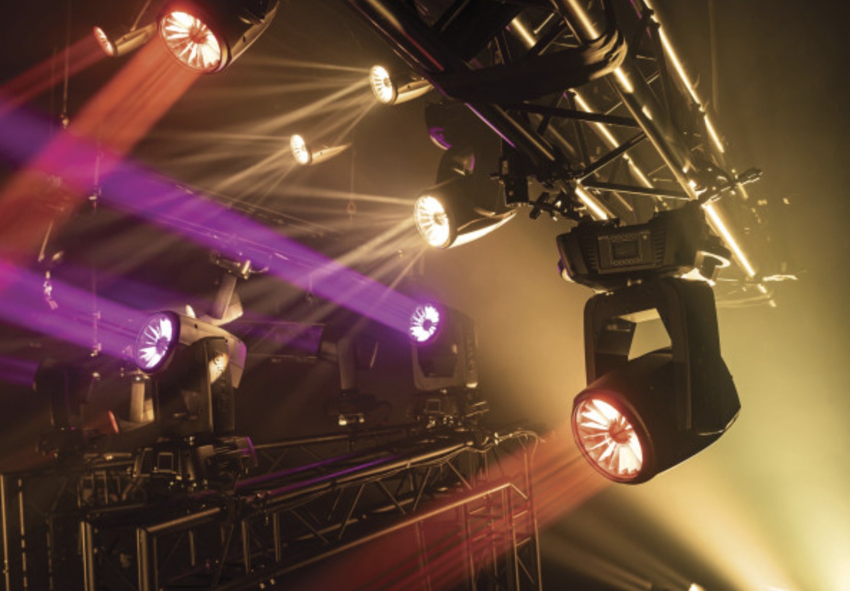 Infinity iFX-640 moving heads in warm en paars licht